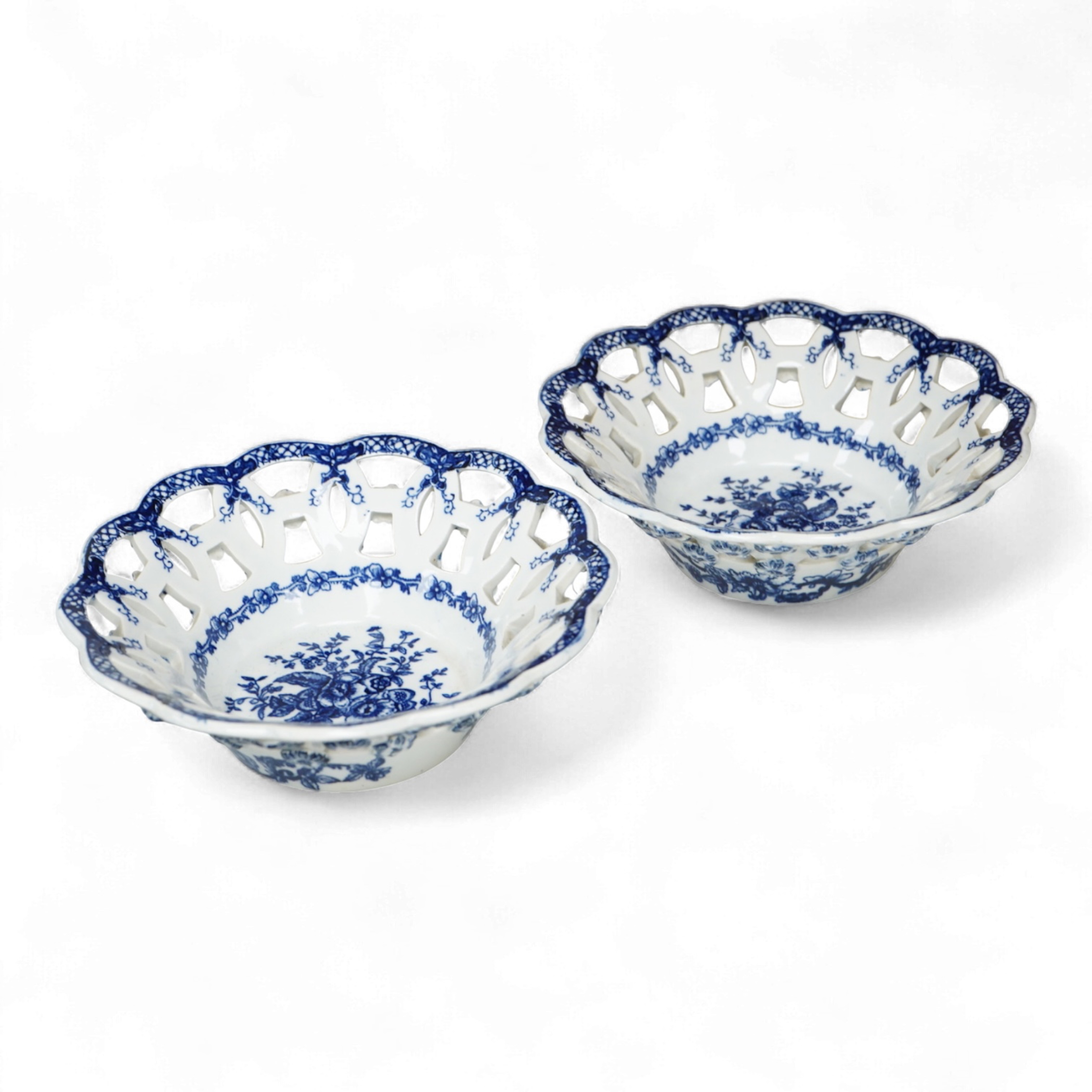 A pair of Worcester style ‘pine cone’ baskets, 13.5cm
